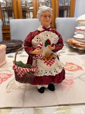 Kirkland vintage Christmas Mrs. Claus Figurine in Red Dress with basket